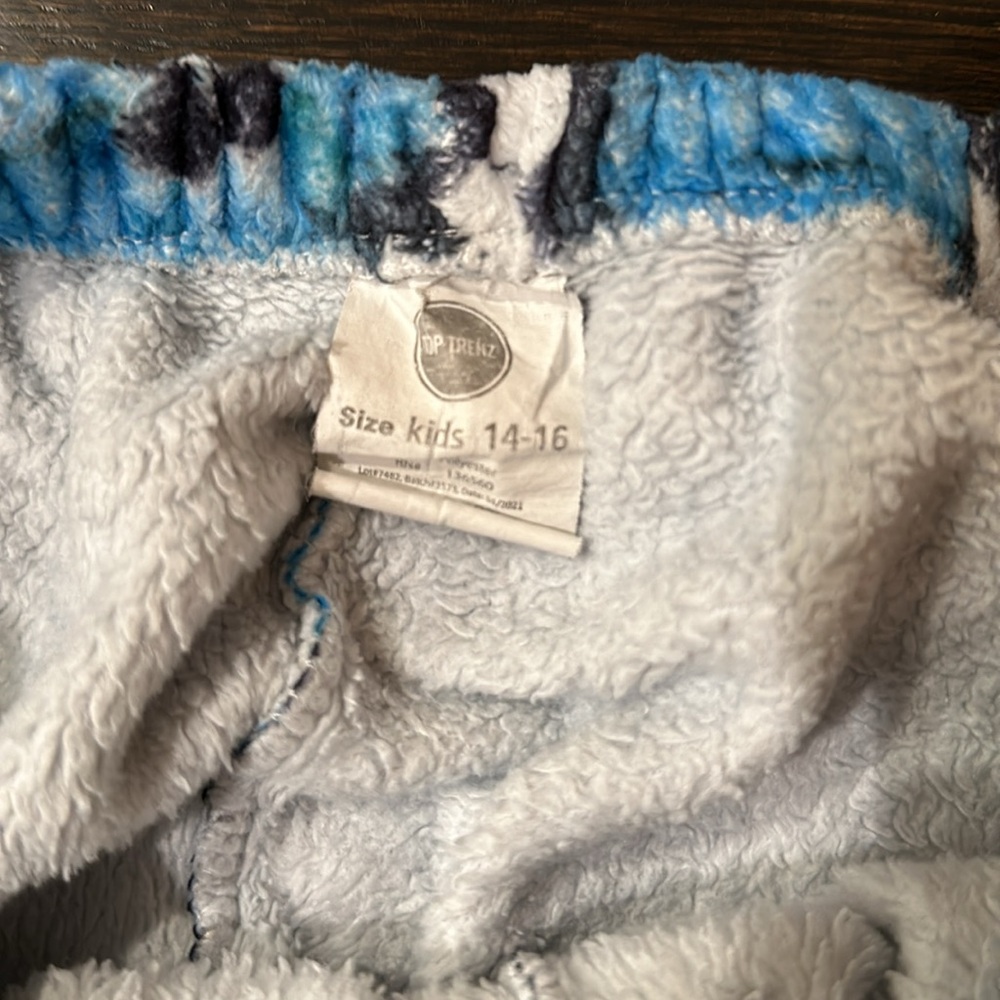 Top Trenz Boys fuzzy pajama pants blue and white sports pattern size 14-16 - Picture 2 of 3